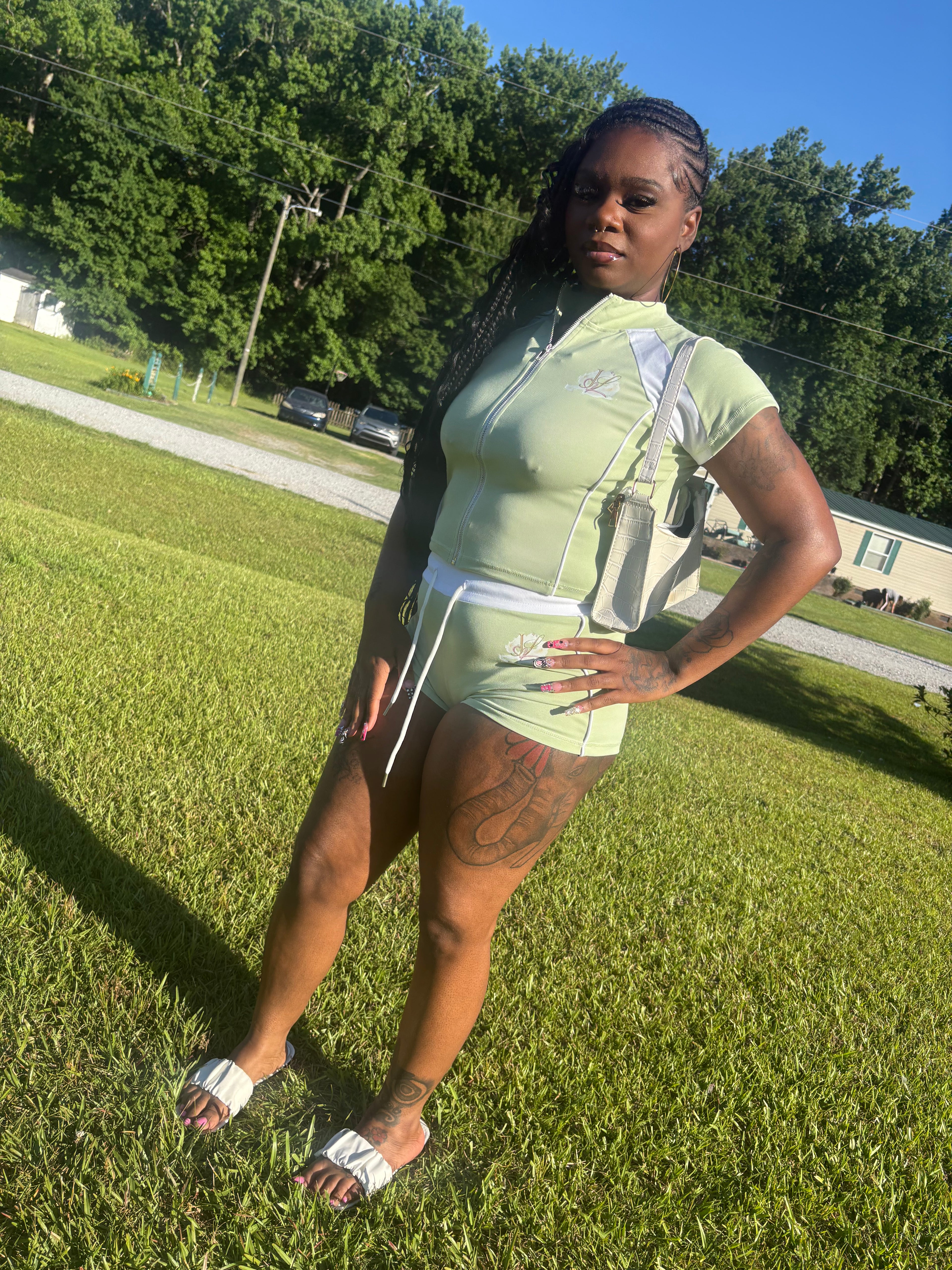 Jlavish set